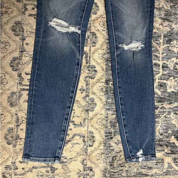 American Eagle Outfitters NWT Distressed Skinny Jeans Sz 2 Short - Picture 7 of 9